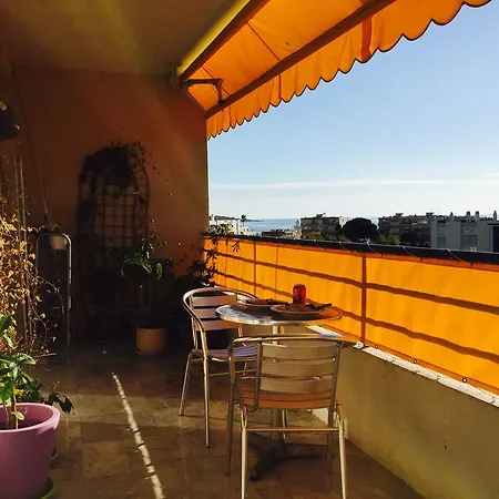 Antibes Les Pins アパート