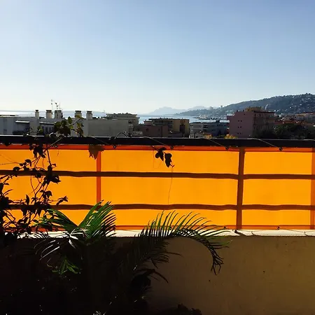 Antibes Les Pins アパート *